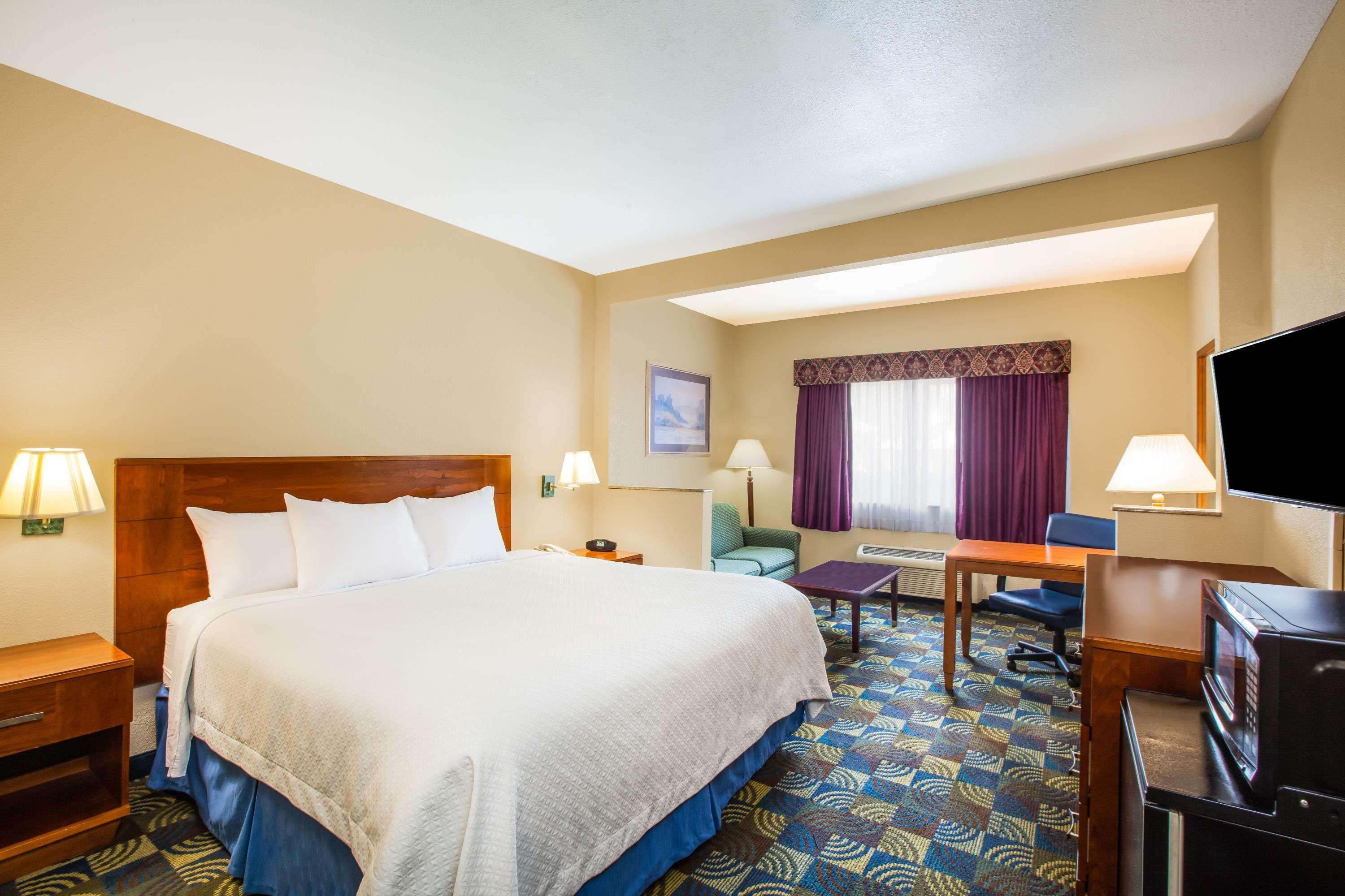 Days Inn & Suites By Wyndham Corpus Christi Central Екстер'єр фото
