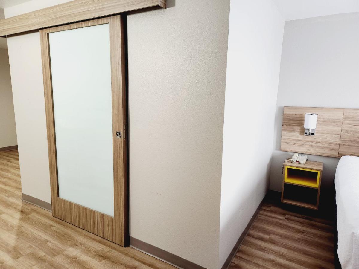 Days Inn & Suites By Wyndham Corpus Christi Central Екстер'єр фото
