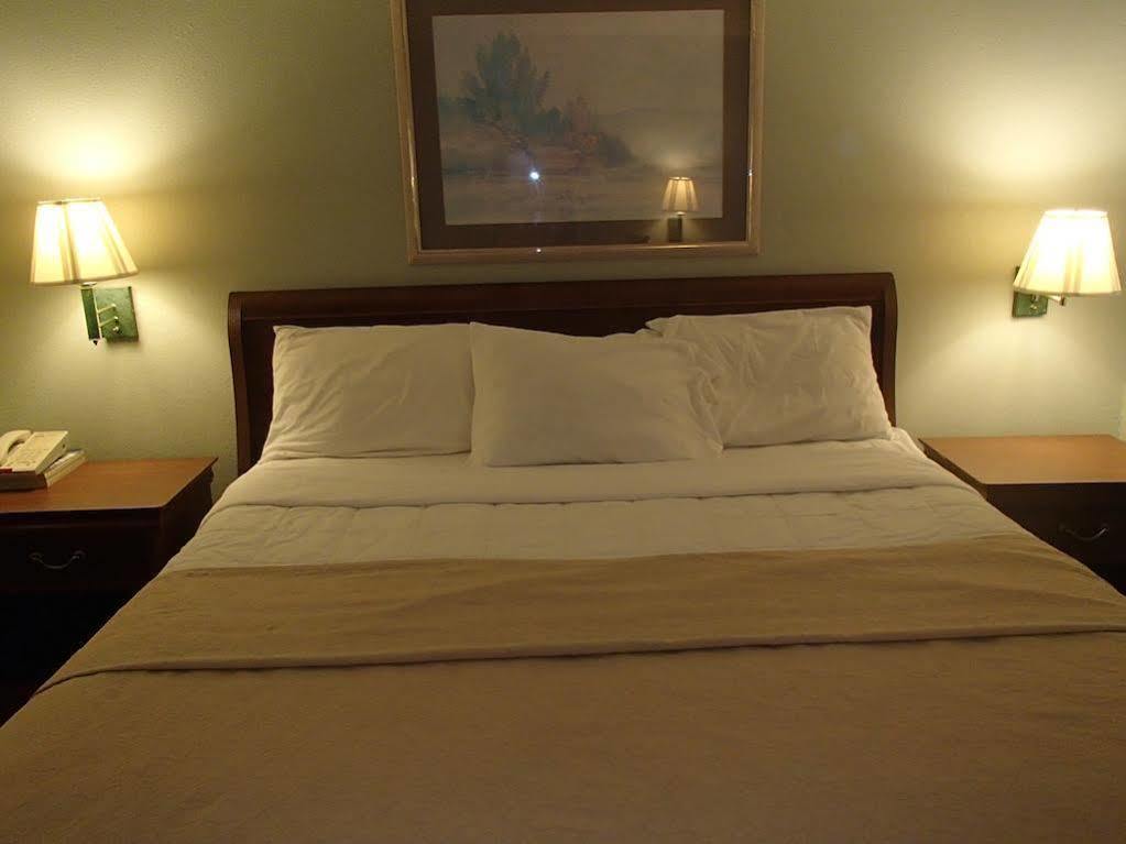Days Inn & Suites By Wyndham Corpus Christi Central Екстер'єр фото